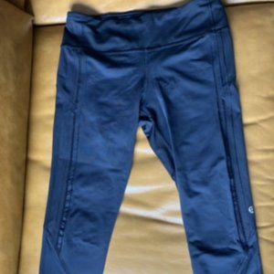 Lululemon Black Crops, 4